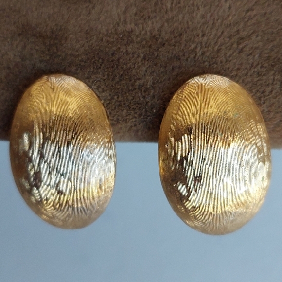 SOLD Monet Vintage Clip On Earrings Brushed Gold Oval Chunky Matte Signed - Picture 1 of 6